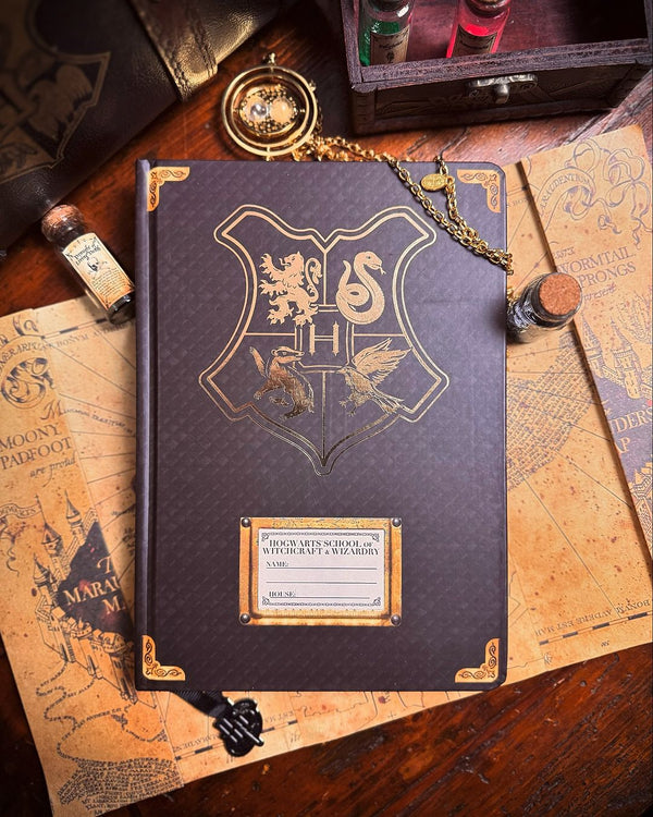 Notebook nero personalizzabile di Hogwarts con segnalibro