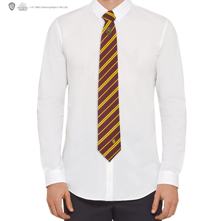 Cravatta con spilla Grifondoro - Cinereplicas - Harry Potter – Il Negozio  delle Necessità